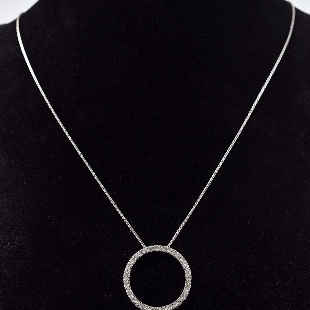 Elegant 14k Diamond Circle Pendant Necklace